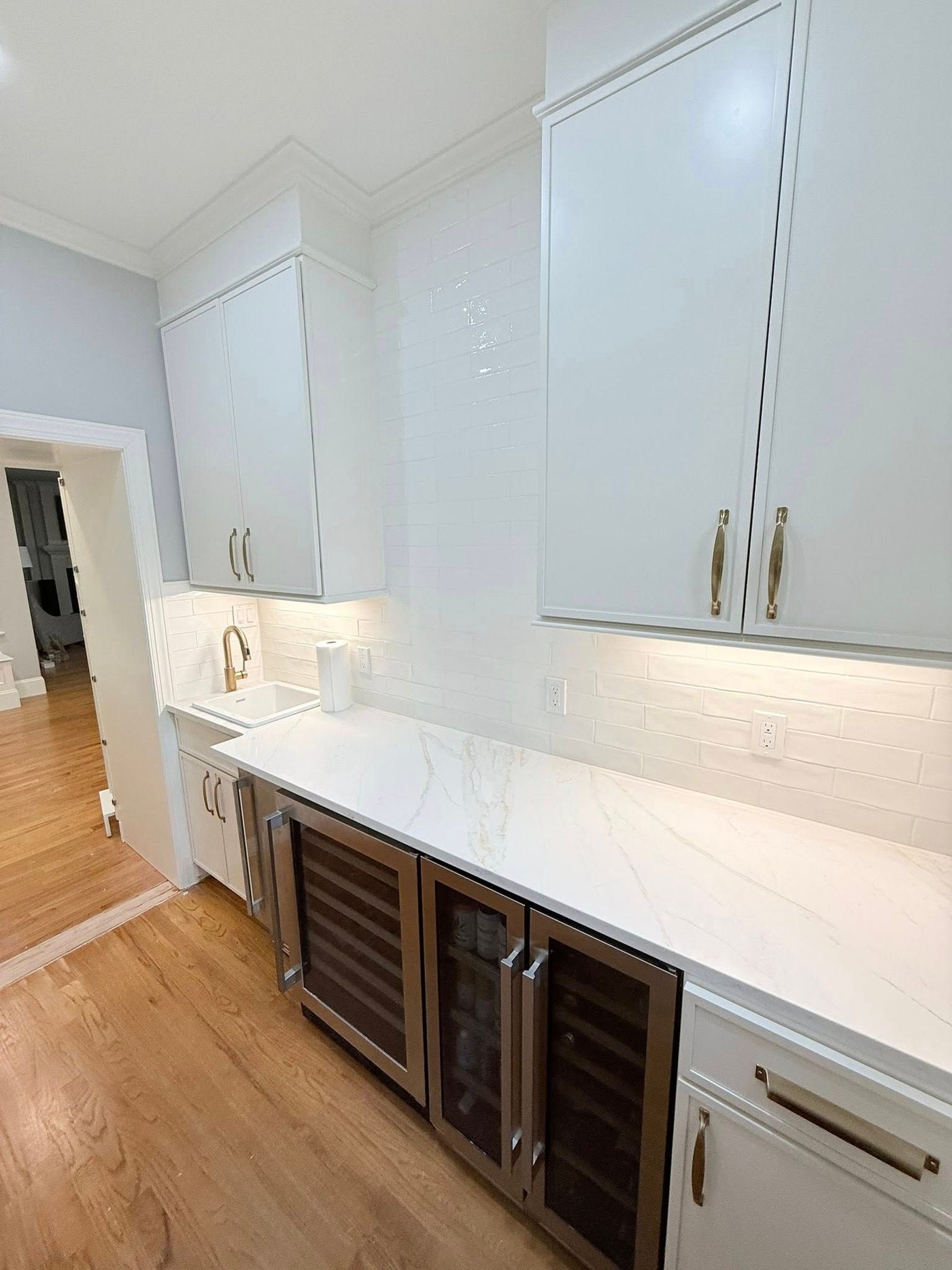 Butler pantry bar with wine fridge
